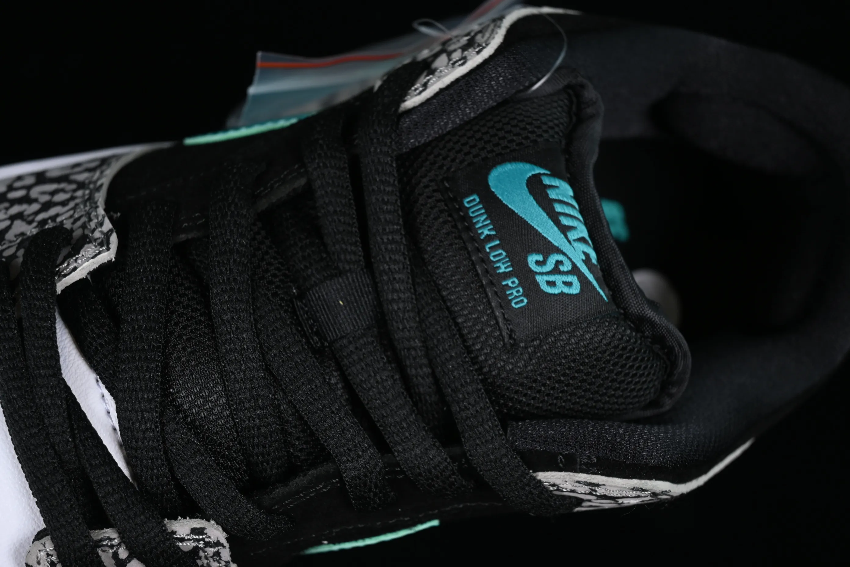 All categories Nk SB Dunk series Nk SB Dunk Low low-top sneakers Nk SB Dunk Low Pro black and white green spotted pattern sports skateboard shoes BQ6817-009